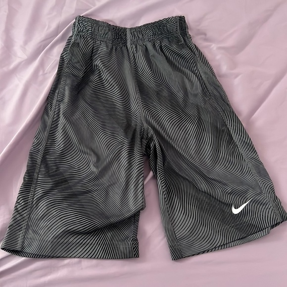 Grey Nike Dri-Fit - Picture 1 of 5